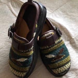 Born Slip-On Fabric/Leather Shoes Size US7/Euro 38